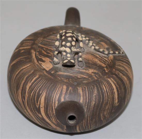A Chinese Yixing pottery agate teapot and cover, early 20th century, length 16cm